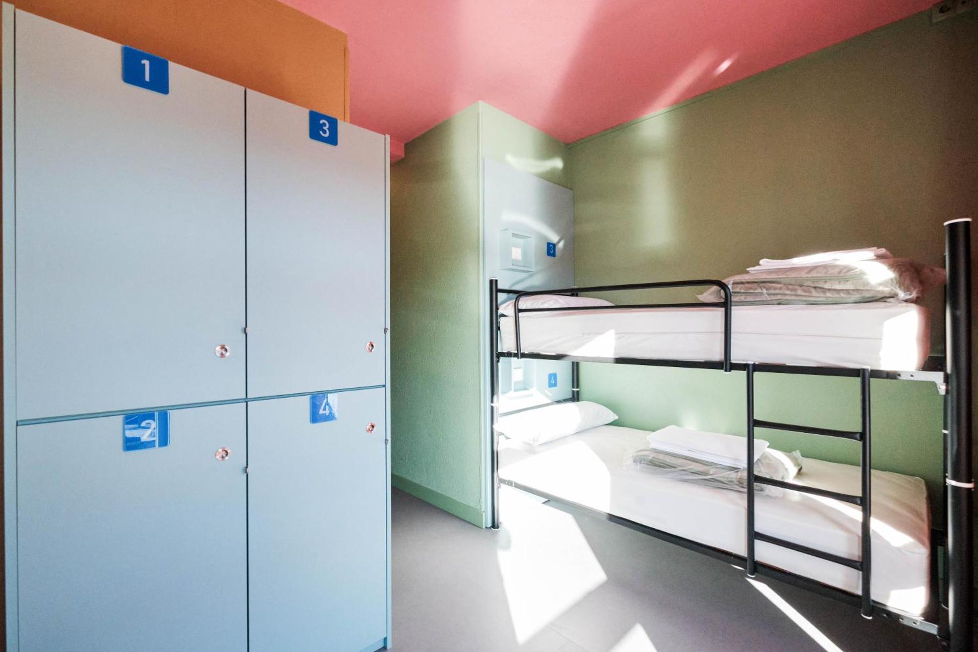 Etagenbett im gemischten Schlafsaal